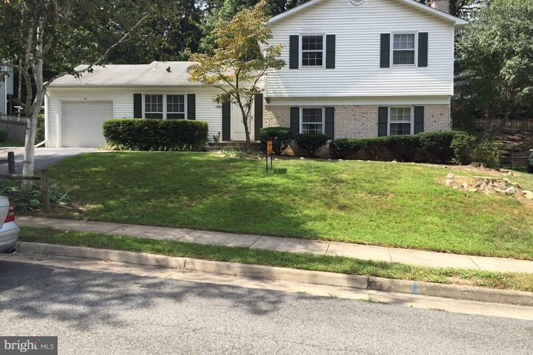 7806 Newington Woods Dr, Springfield, VA 22153 - photo 1