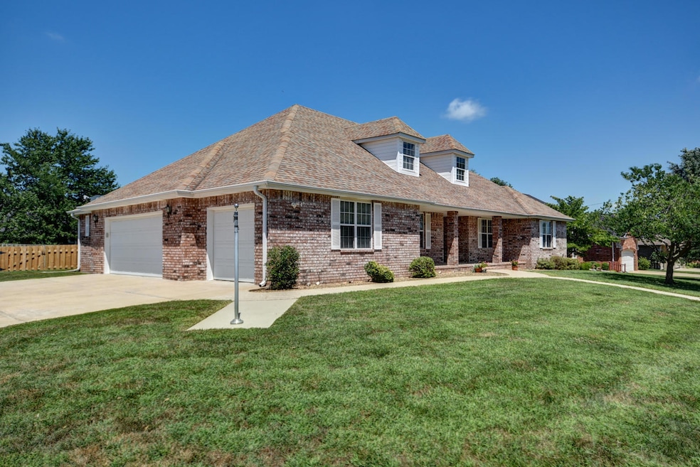 603 N Persimmon Dr-1