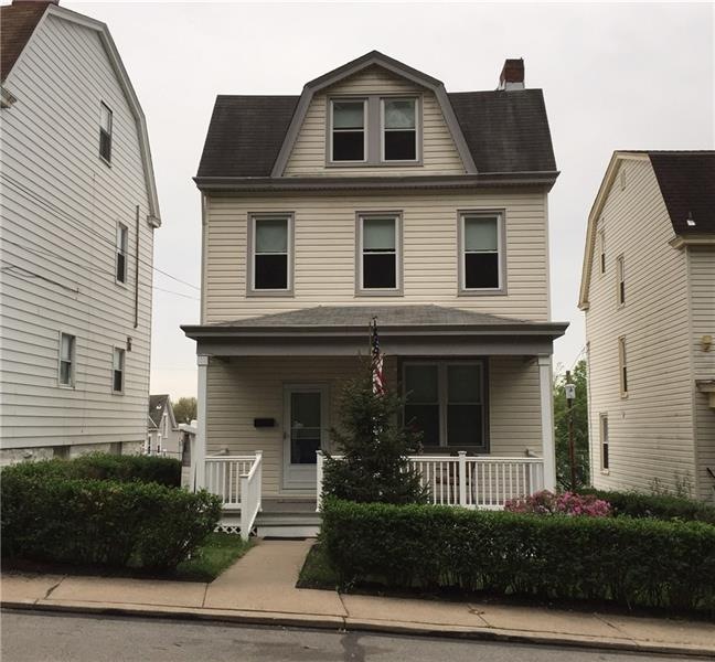Exterior Front features large, welcoming front por