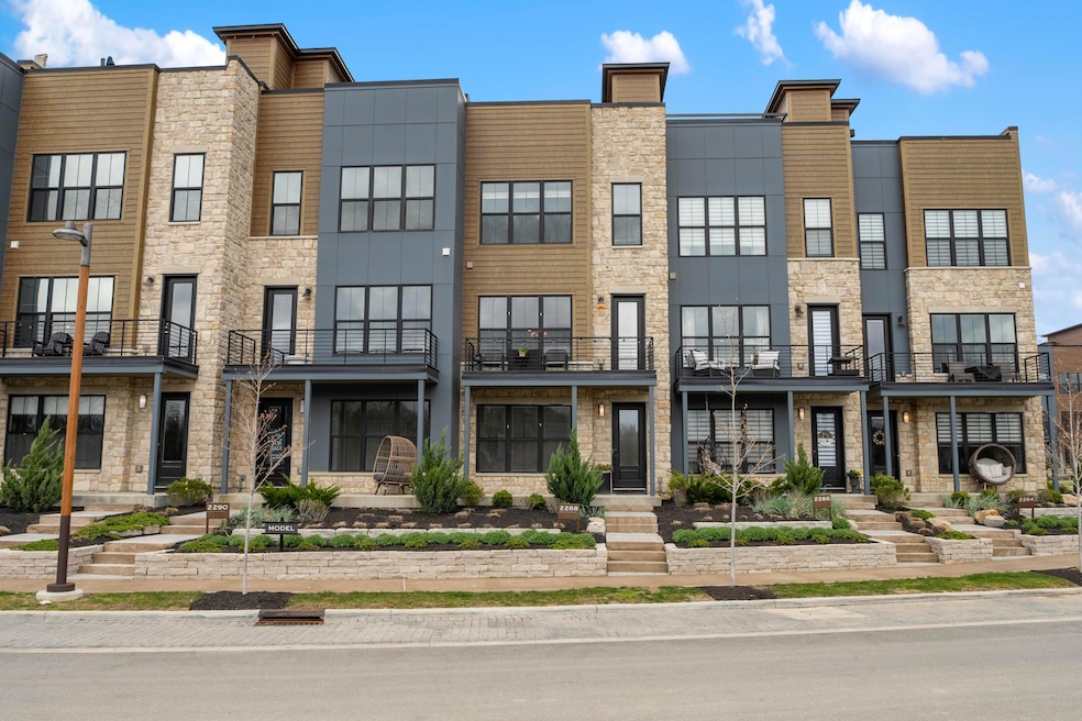 2288 Quarry Trails Dr, Columbus, OH 43228 - photo 1