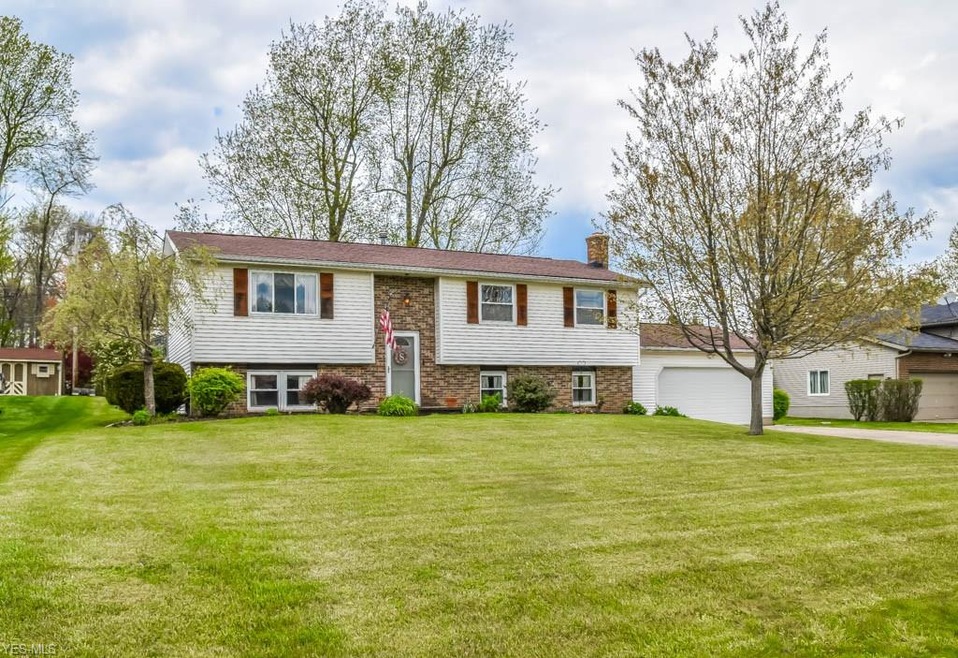 Lovely 3 bedroom, 2 full bath home in Plain!