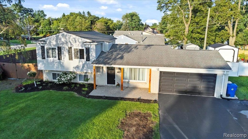 3 Baycrest St, Waterford, MI 48327 - photo 1