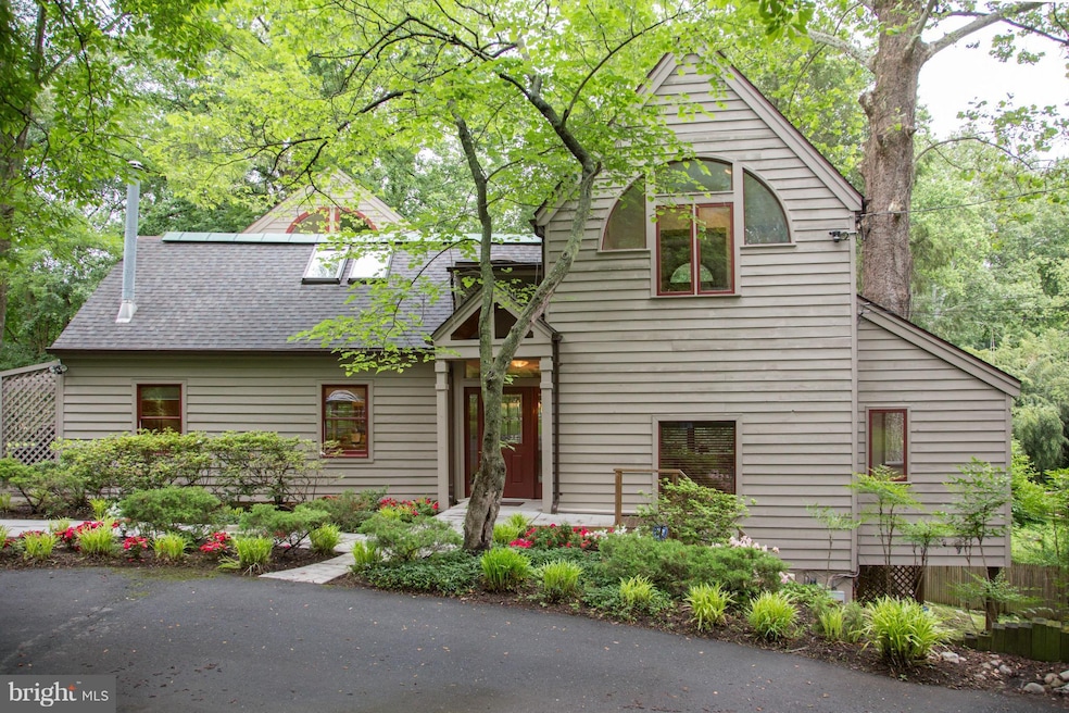 6523 Persimmon Tree Rd, Cabin John, MD 20818 - photo 1