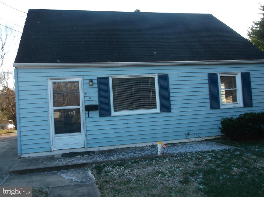 209 Cabbel Dr, Manassas Park, VA 20111 - photo 1