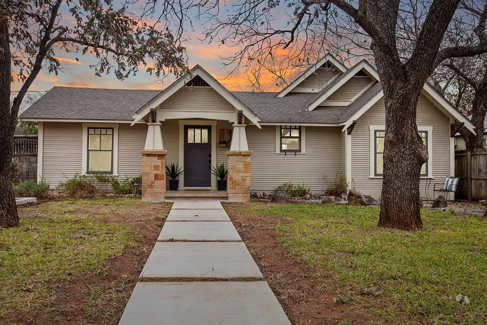 614 Fulton St, Fredericksburg, TX 78624 - photo 1