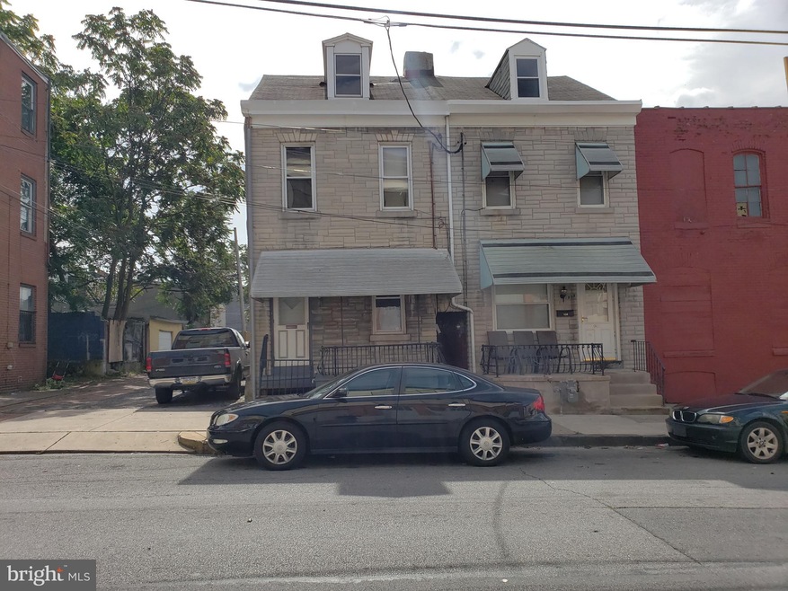 830 Buttonwood St, Reading, PA 19601 - photo 1