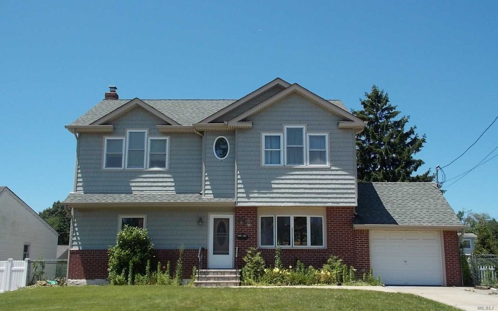 191 Farnum Blvd, Franklin Square, NY 11010 - photo 1