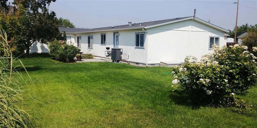 633 W Iowa Ave, Nampa, ID 83686 - photo 1