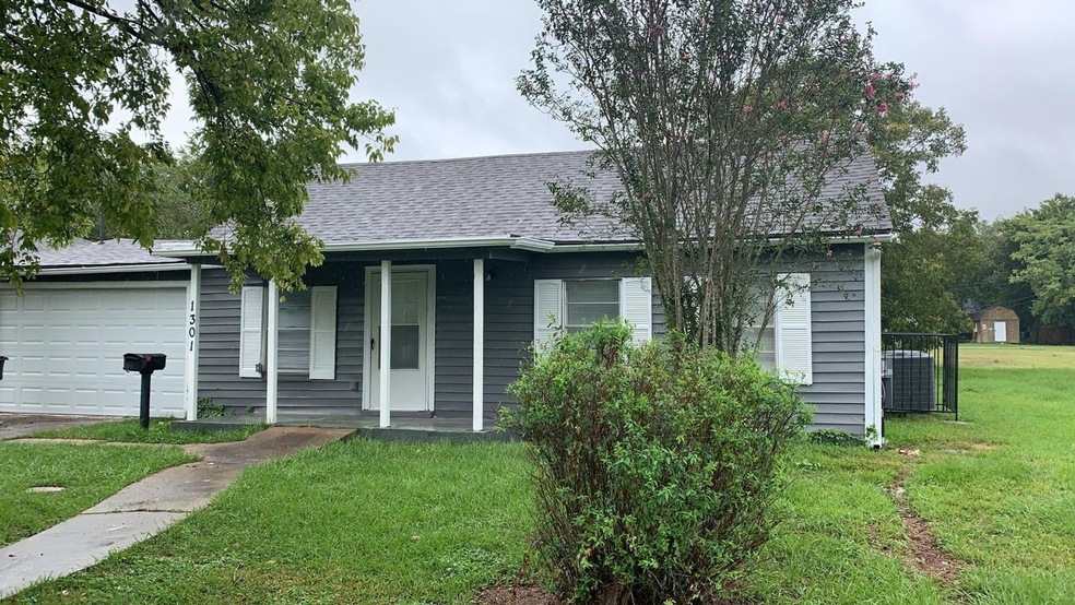 1301 Whitson St, Bay City, TX 77414 - photo 1