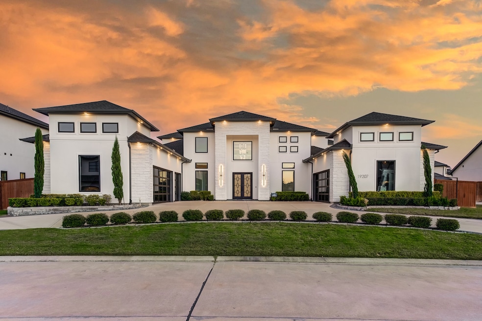 For Sale $3,097,000 • Co-Listing Agent