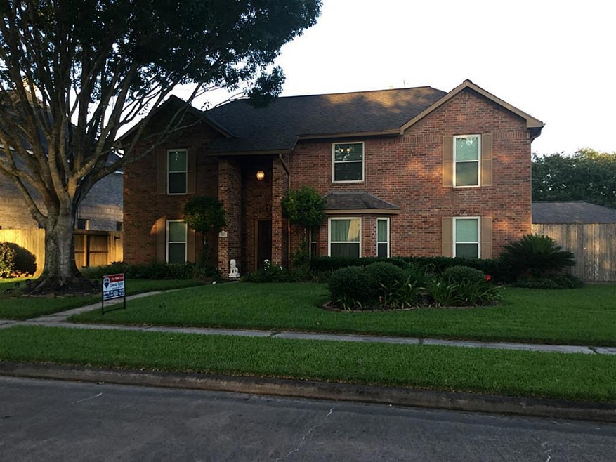 2003 Plantation Dr, Friendswood, TX 77546 - photo 1