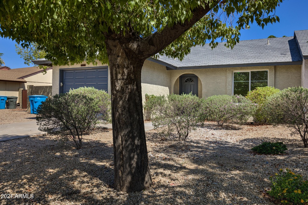 3238 W Mohawk Ln-2