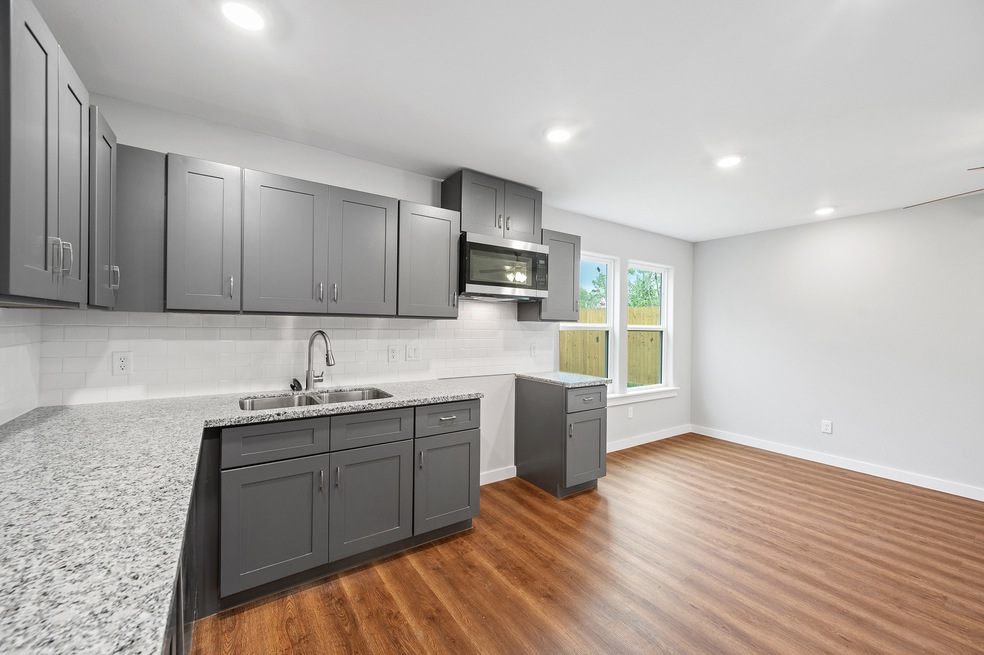 7415 Shotwell St unit B, Houston, TX 77028 - photo 1