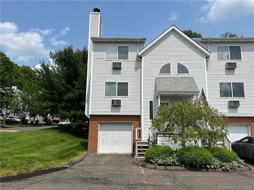 925 Oronoke Rd unit 15A, Waterbury, CT 06708 - photo 1