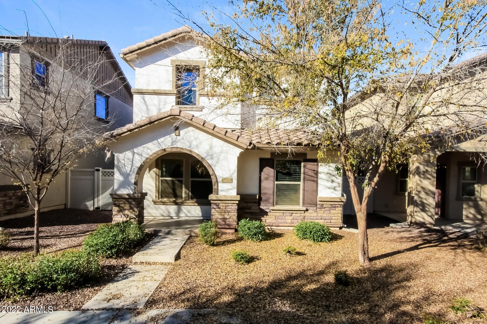 000-photo-front-view-10272985