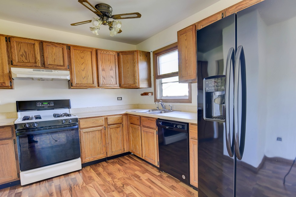 11415 W Edgewood Rd, Beach Park, IL 60087 - photo 1