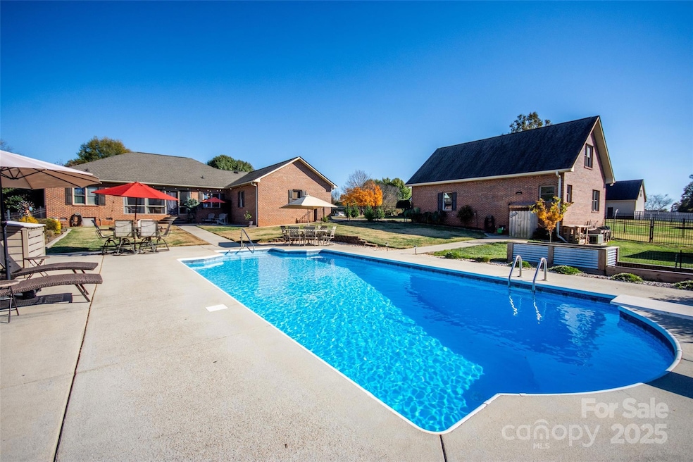 106 Seven Springs Loop, Statesville, NC 28625 - photo 1