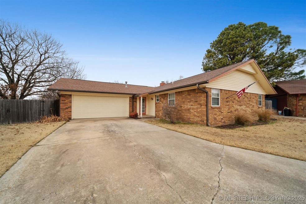 1504 Heather Ct, Pryor, OK 74361 - photo 1