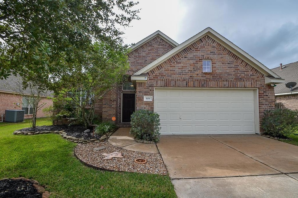 4606 Cedar Hill Dr, Pearland, TX 77584 - photo 1