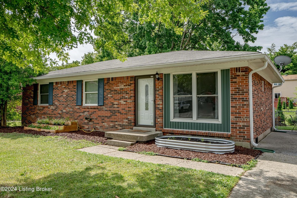 8219 Roseborough Rd, Louisville, KY 40228 - photo 1