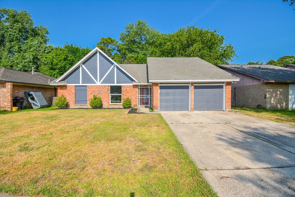 8711 Saratoga Forest Dr, Houston, TX 77088 - photo 1