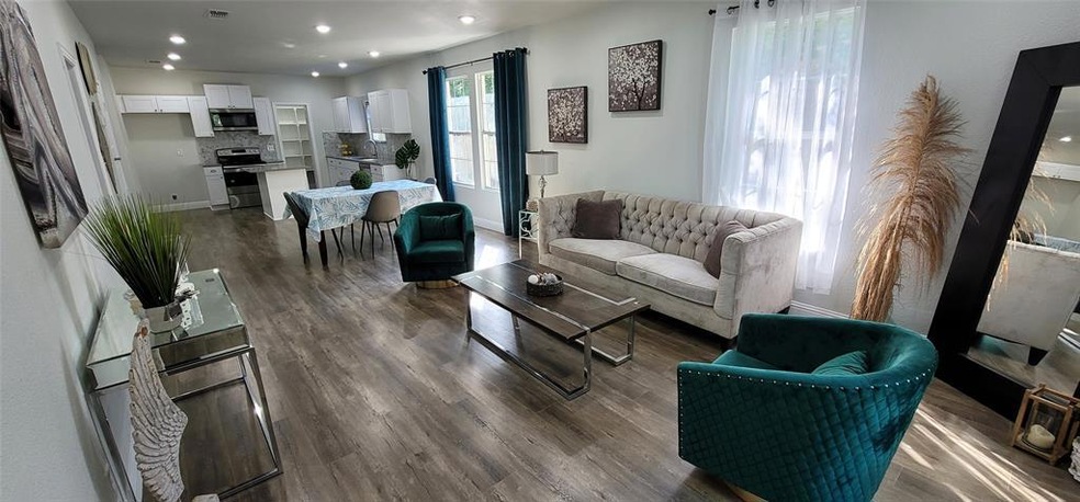 201 Madison St, Cleburne, TX 76033 - photo 1