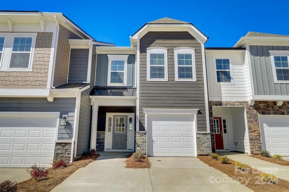 3853 Hayden Ln unit Litchfield, Sherrills Ford, NC 28673 - photo 1