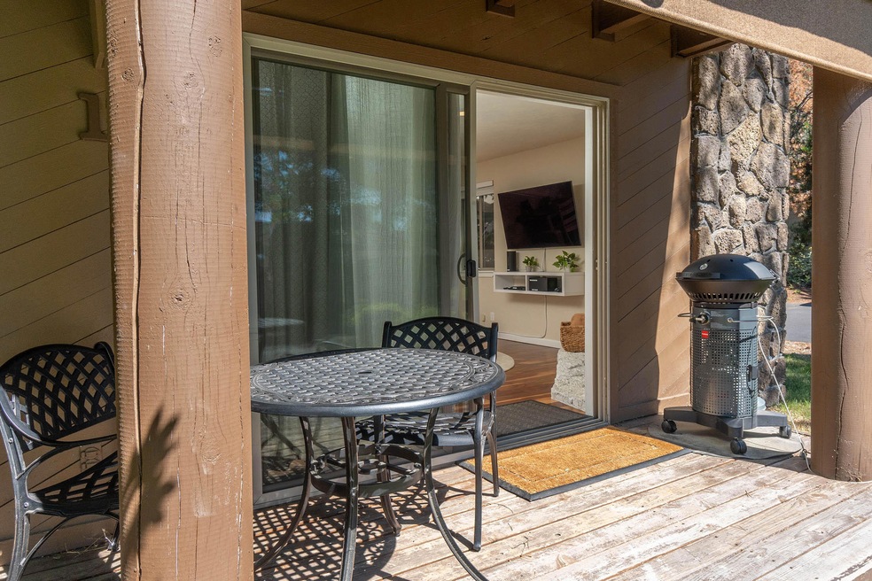 17654 Pinnacle Ln unit 16, Sunriver, OR 97707 - photo 1