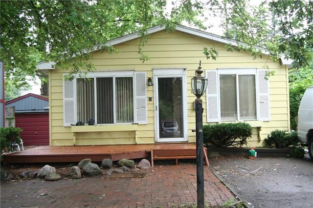 WATERFORD 3 BR TRI LEVEL