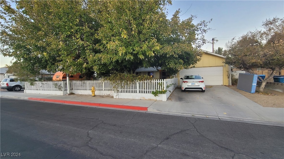 2316 Valley Dr, Las Vegas, NV 89108 - photo 1