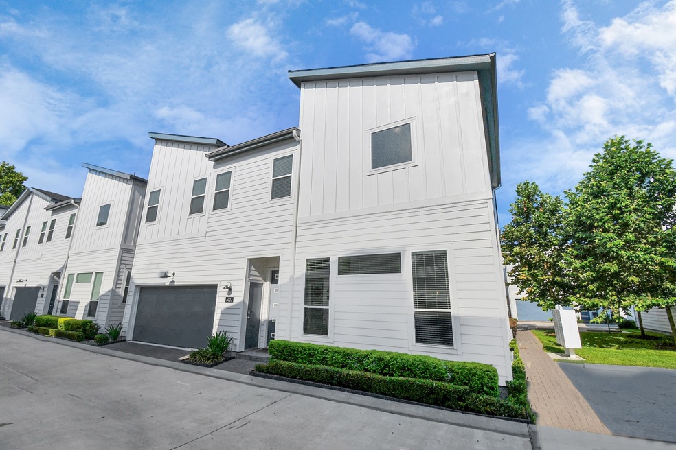 502 W Donovan St unit J, Houston, TX 77091 - photo 1