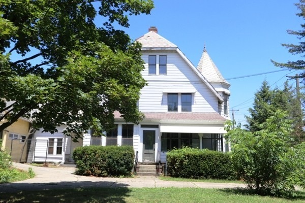 140 Oak St, Springfield, MA 01109 - photo 1