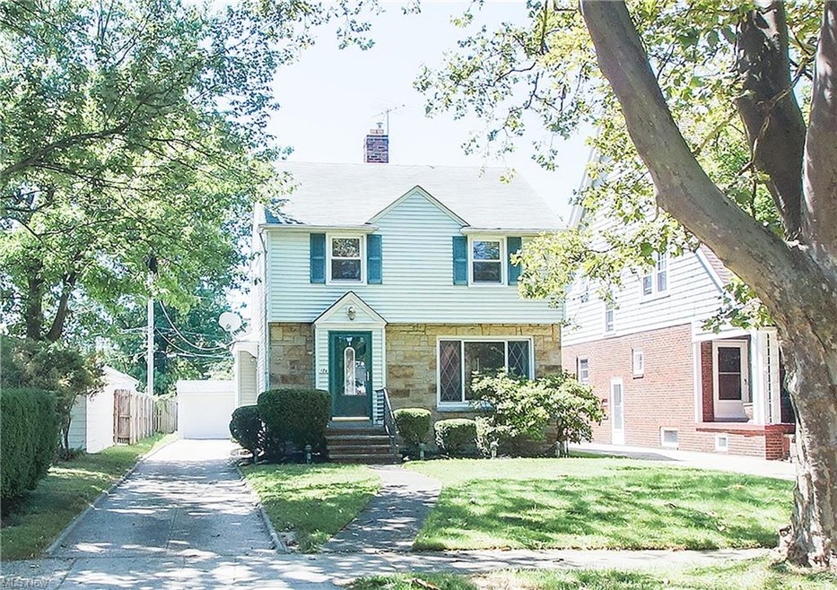 Welcome to 174 E 211th!