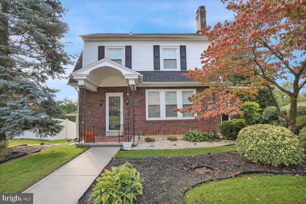 216 W Bellevue Ave, Reading, PA 19605 - photo 1