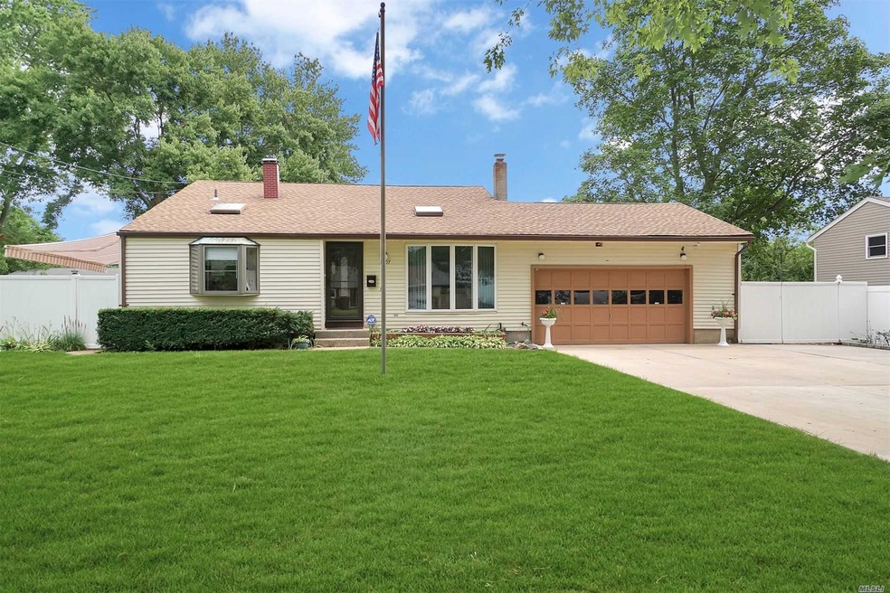 3007 Connecticut Ave, Medford, NY 11763 - photo 1