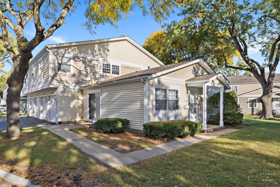 1208 Quincy Ct unit 11, Wheeling, IL 60090 - photo 1