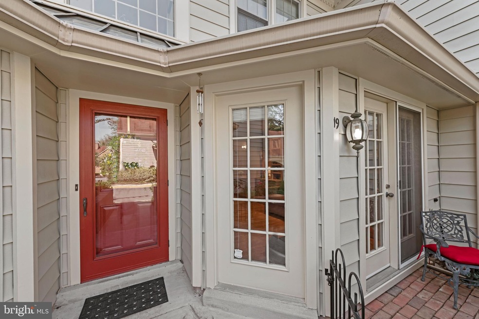 19 Luxberry Ct, Rockville, MD 20852 - photo 1