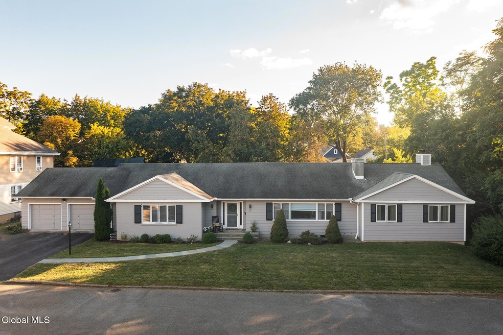 17 Bayley Blvd unit 19, Hudson, NY 12534 - photo 1