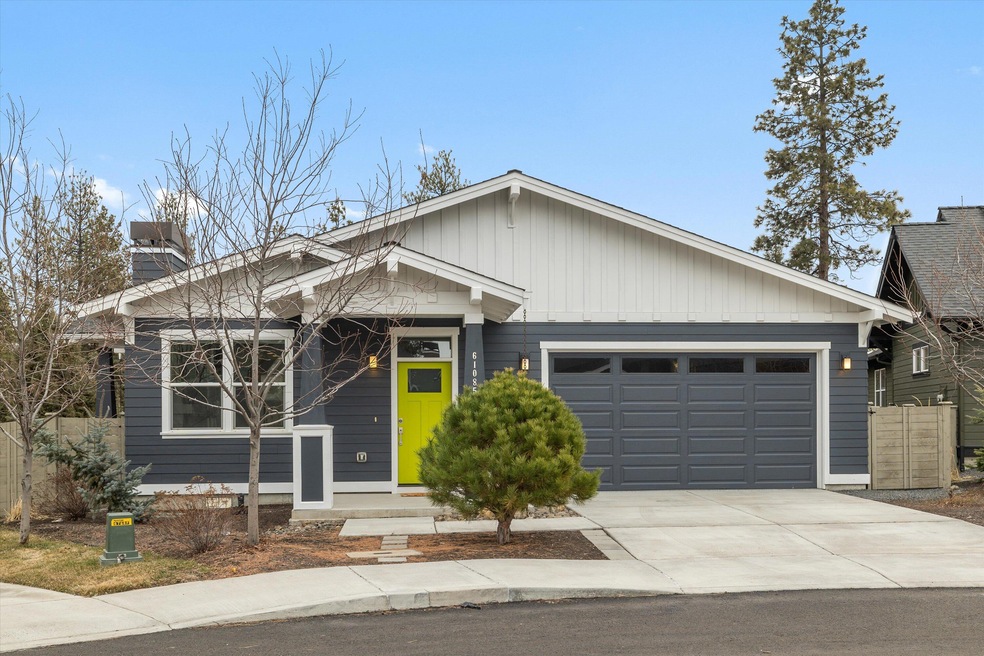 61085 SE Echo Lake Ct, Bend, OR 97702 - photo 1