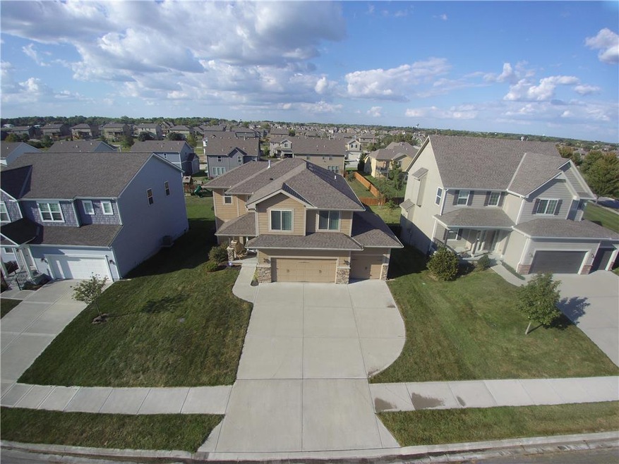 1404 SW Cornwall Rd, Raymore, MO 64083 - photo 1