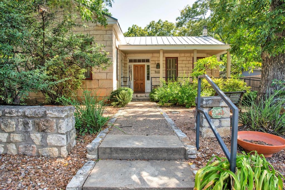 204 W Schubert St, Fredericksburg, TX 78624 - photo 1