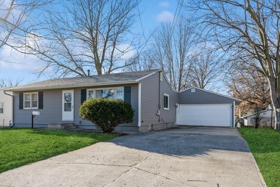 805 E 13th St N, Newton, IA 50208 - photo 1