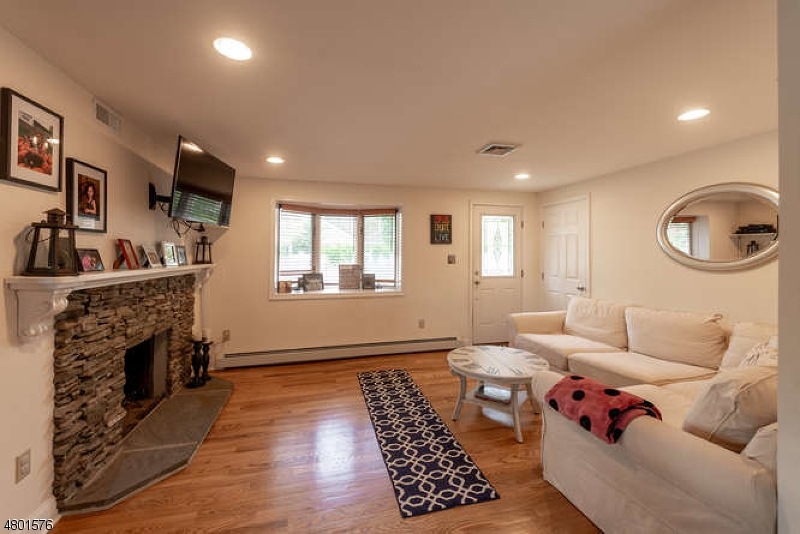 8 Erskine Rd, Ringwood, NJ 07456 - photo 1