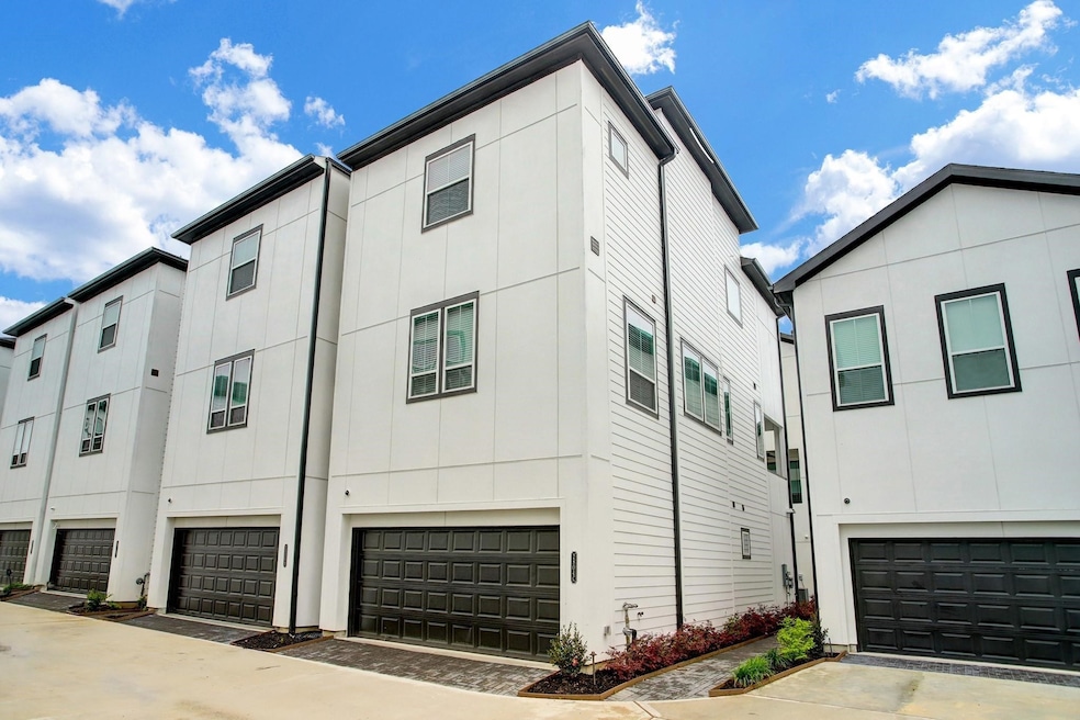 2804 Grand Fountains Dr unit C, Houston, TX 77054 - photo 1