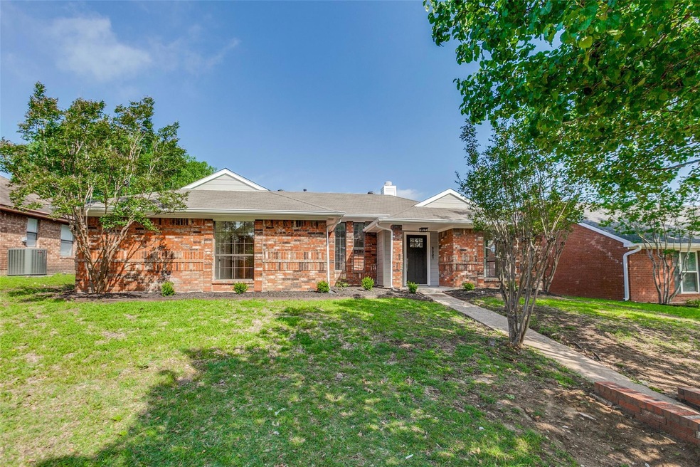 Single story home featuring central AC and a front lawn