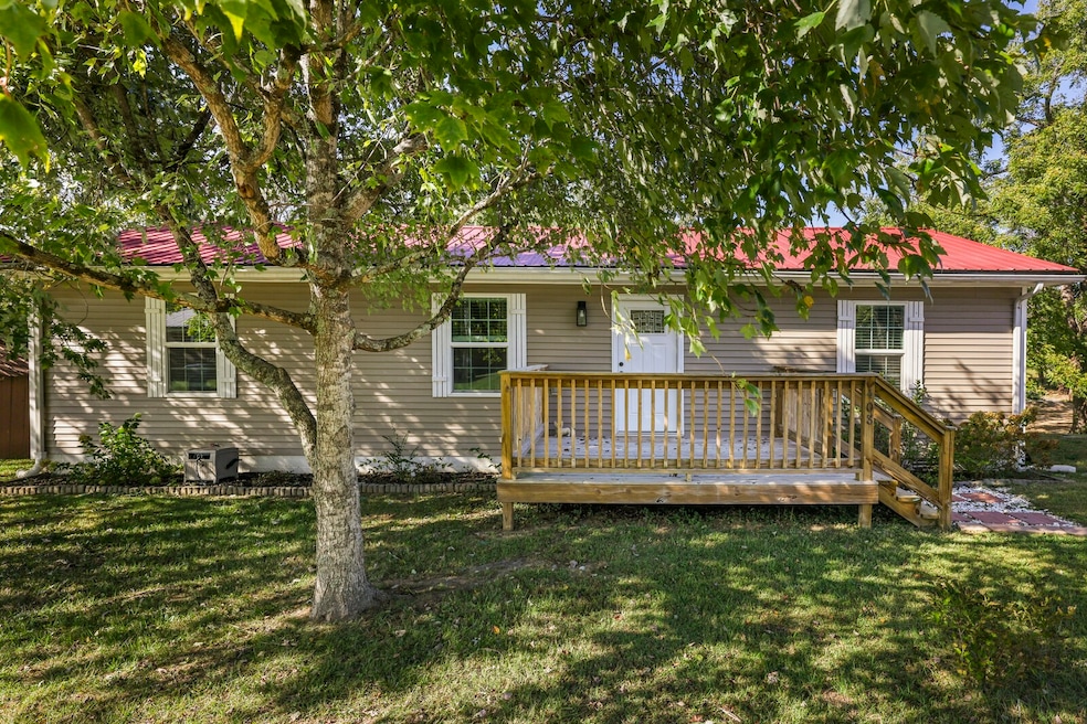 408 Magnolia St, Baxter, TN 38544 - photo 1