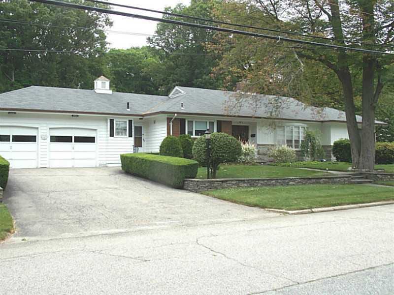 71 Summit Dr, Cranston, RI 02920 - photo 1