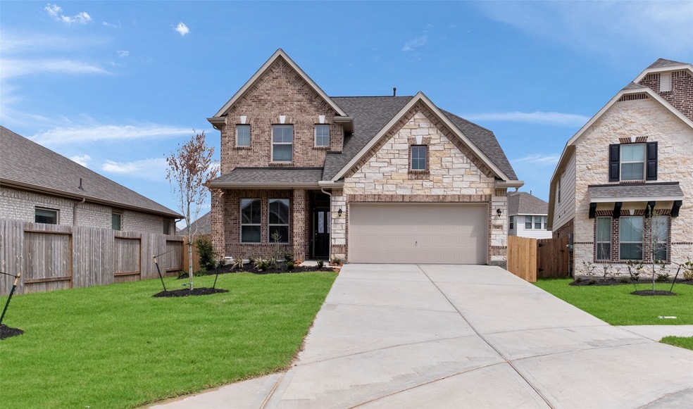 1747 Yaupon Trail Ct, Alvin, TX 77511 - photo 1