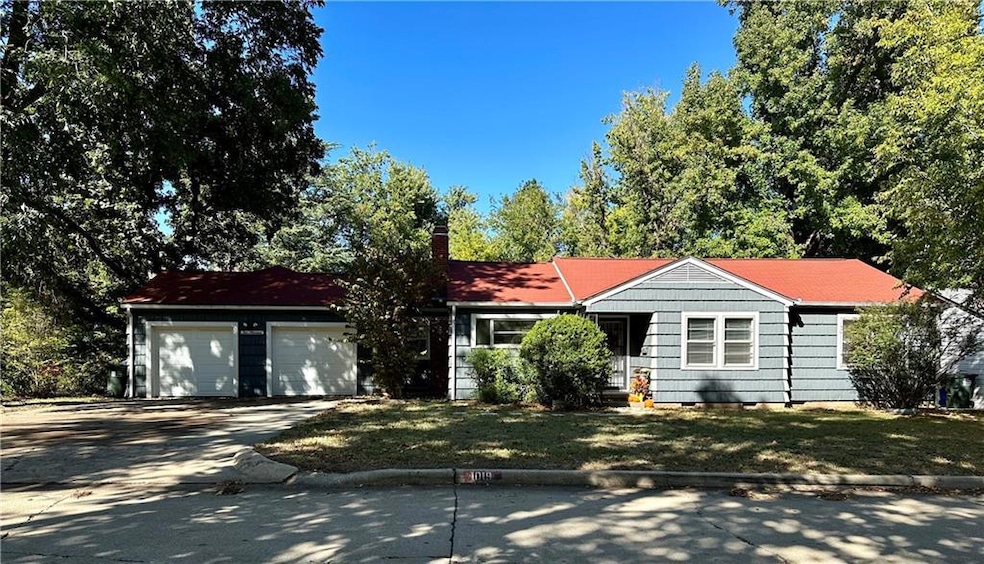 2car tandem garage . Home sits on almost a .25 acr