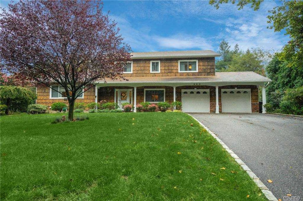 234 Townline Rd, ComMacK, NY 11725 - photo 1